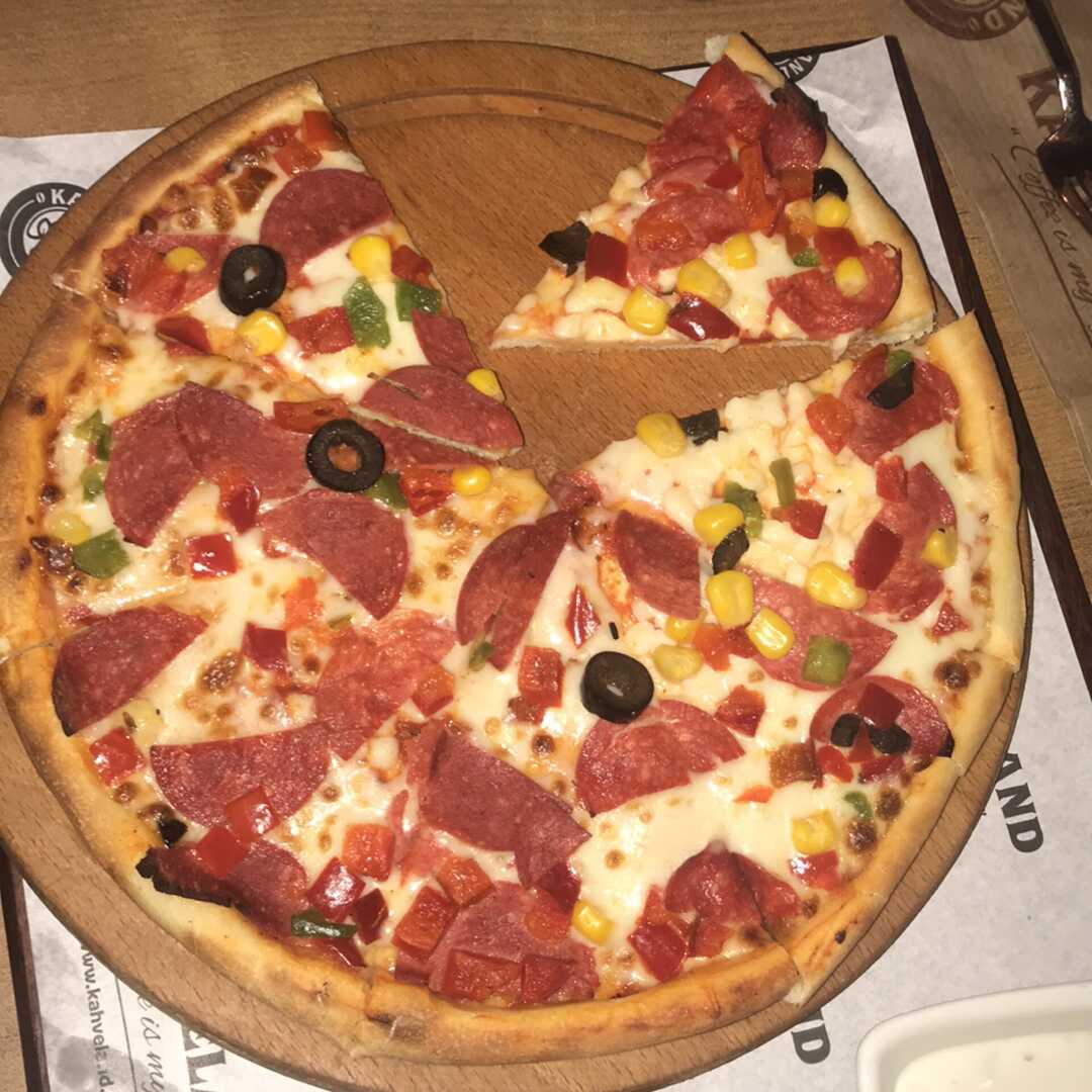 Etli İnce Hamurlu Pizza