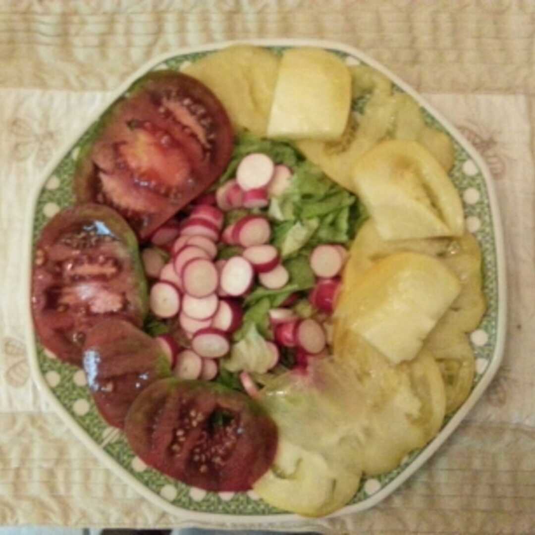 Salade de Laitue avec Des Légumes Assortis (y compris Tomates et / ou Carottes)