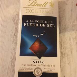 Lindt Chocolat Noir Fleur de Sel