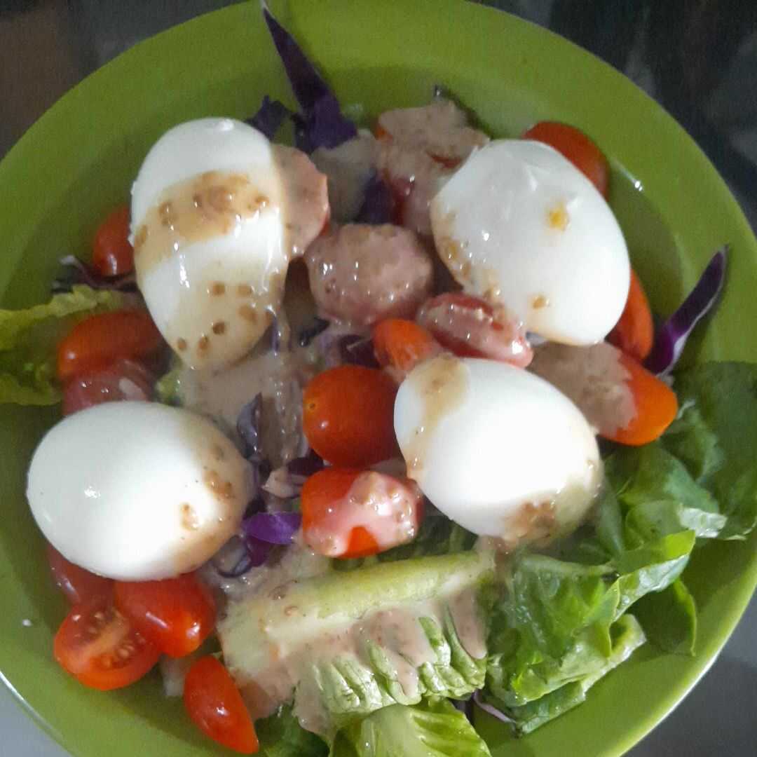 Salad Selada dengan Telur, Tomat, dan / atau Wortel