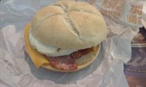 McDonald's Tostado Criollo con Bacon y Huevo