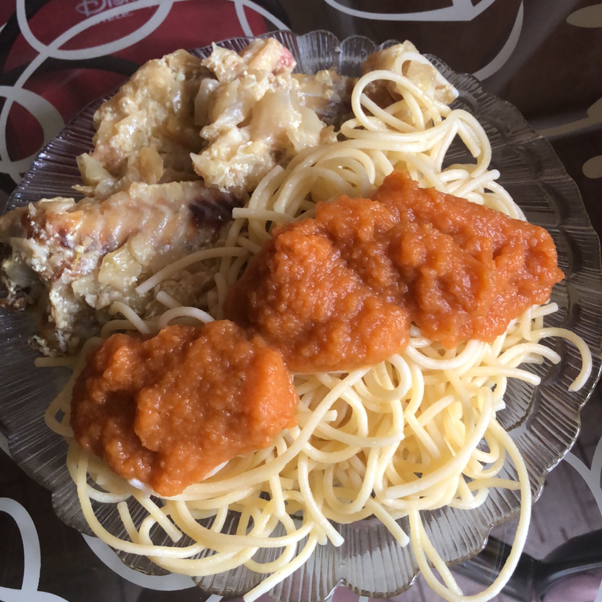 Спагетти с кабачковой икрой. Спагетти наполетано. Макароны с кабачковой икрой. Макароны с сыром и кабачковой икрой. Спагетти с кабачковой икрой.