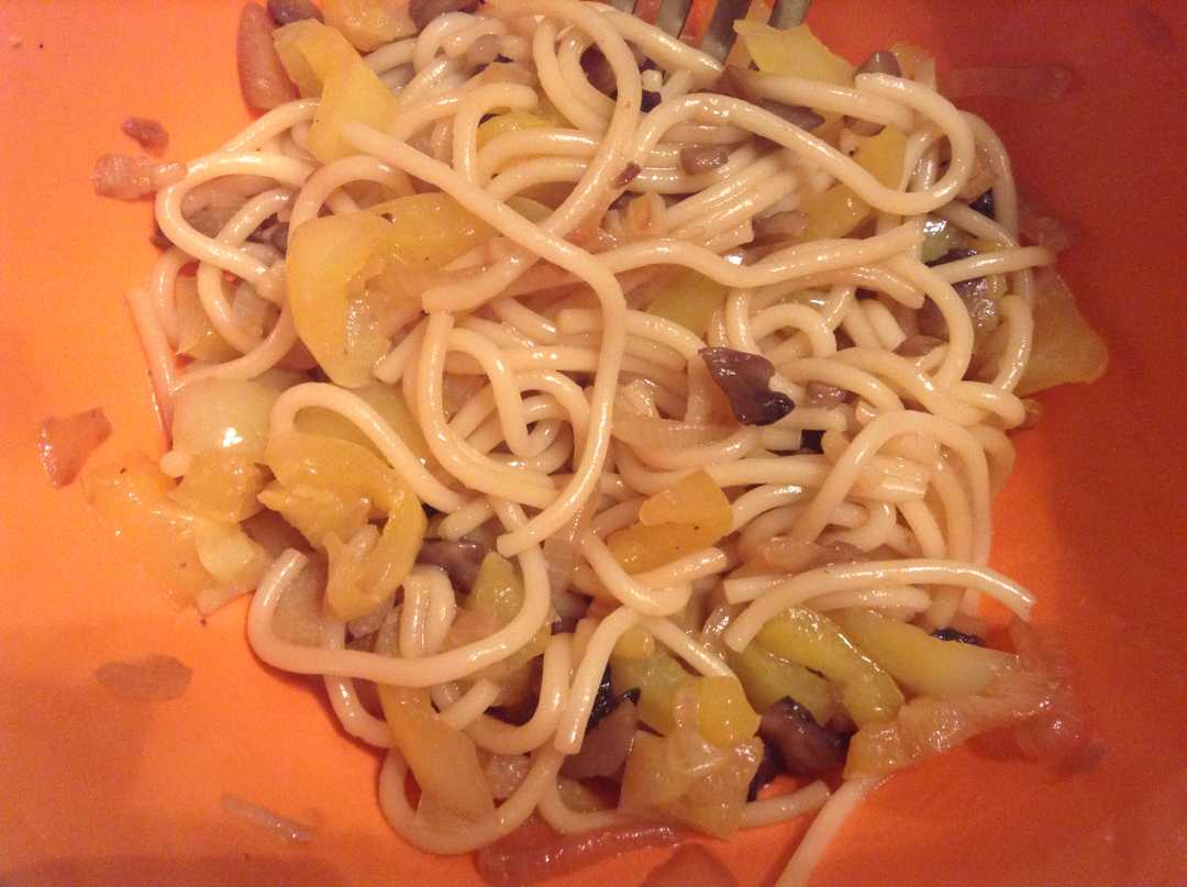 Спагетти с Овощами и Соевым Соусом