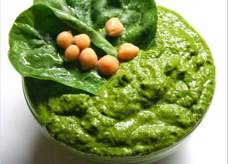 Hummus with Spinach