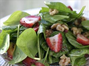 Spinach, Strawberry & Walnut Salad