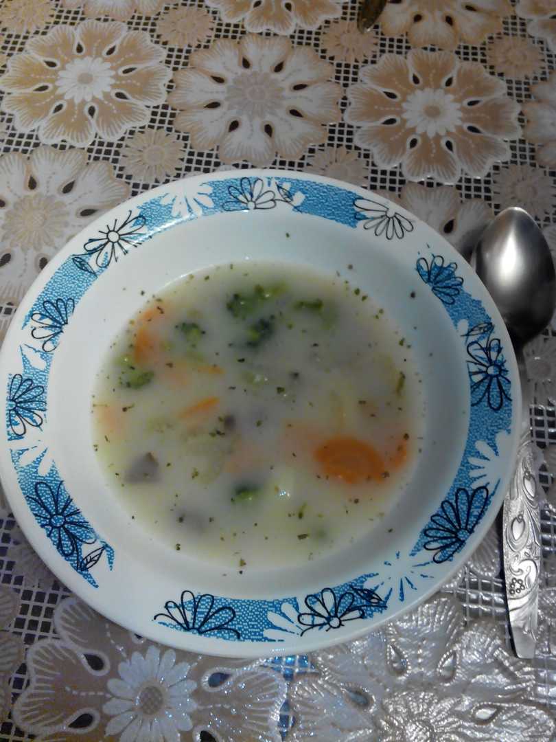 Суп с плавленым сыром и колбасой: вкусный рецепт