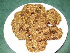 Chewy Raisin Oatmeal Cookies