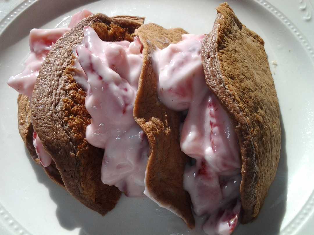 Breakfast Flapjacks with Strawberry Yoghurt