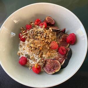 Overnight Oats with Fig and Raspberries