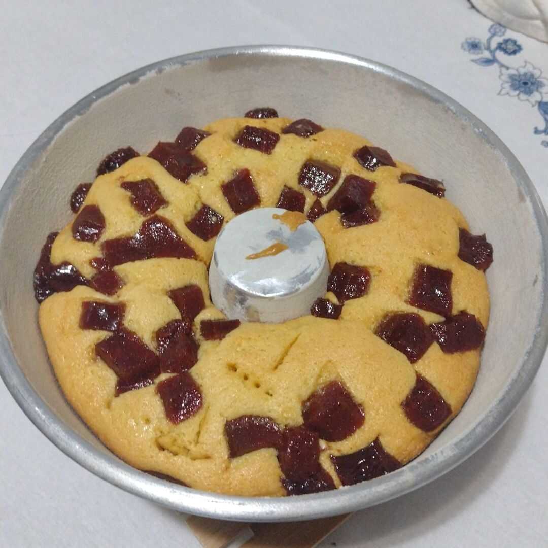 Bolo de Fubá com Goiabada