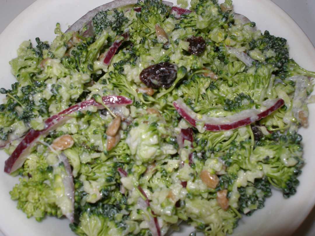 Рецепт: Салат с брокколи, авокадо и фетой