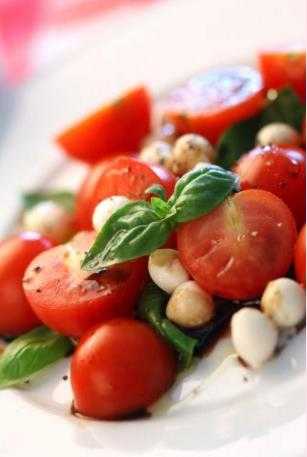 Chickpea, Tomato & Spinach Salad