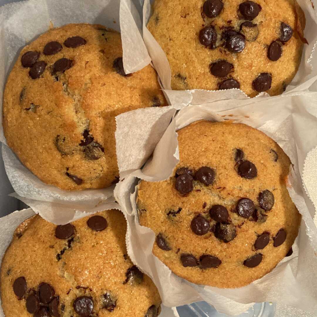 Muffin al Latte di Mandorla con Gocce di Cioccolato