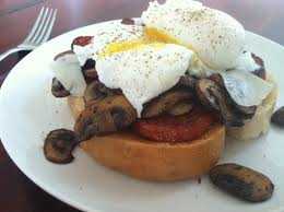 Poached Eggs with Mushroom and Tomato