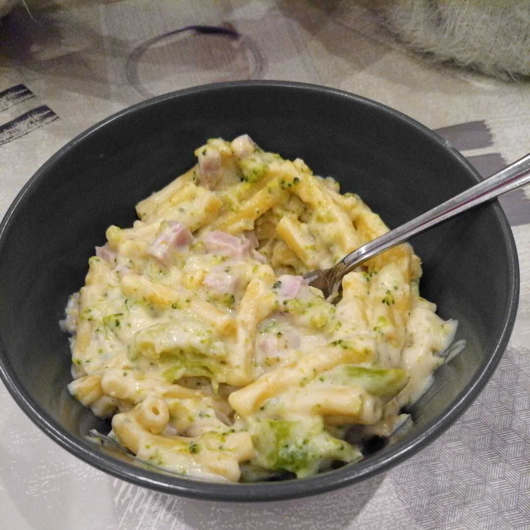 Macaroni met Broccoli en Ham